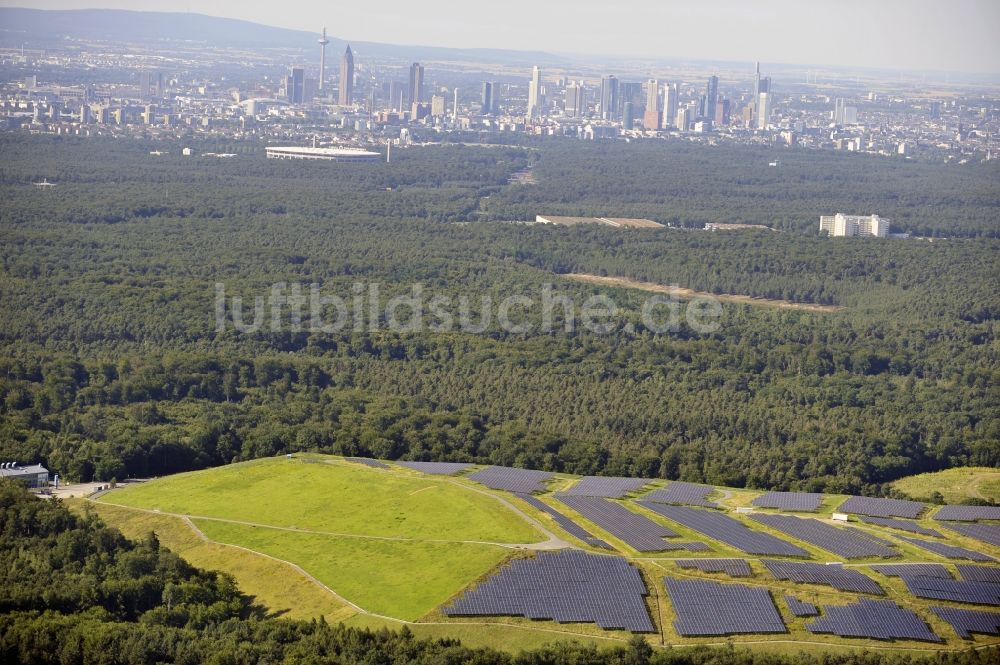 Luftbild Dreieich OT Buchschlag - Photovoltaikanlage / Solarkraftwerk auf der ehemaligen Hausmülldeponie Buchschlag bei Dreieich OT Buchschlag im Bundesland Hessen