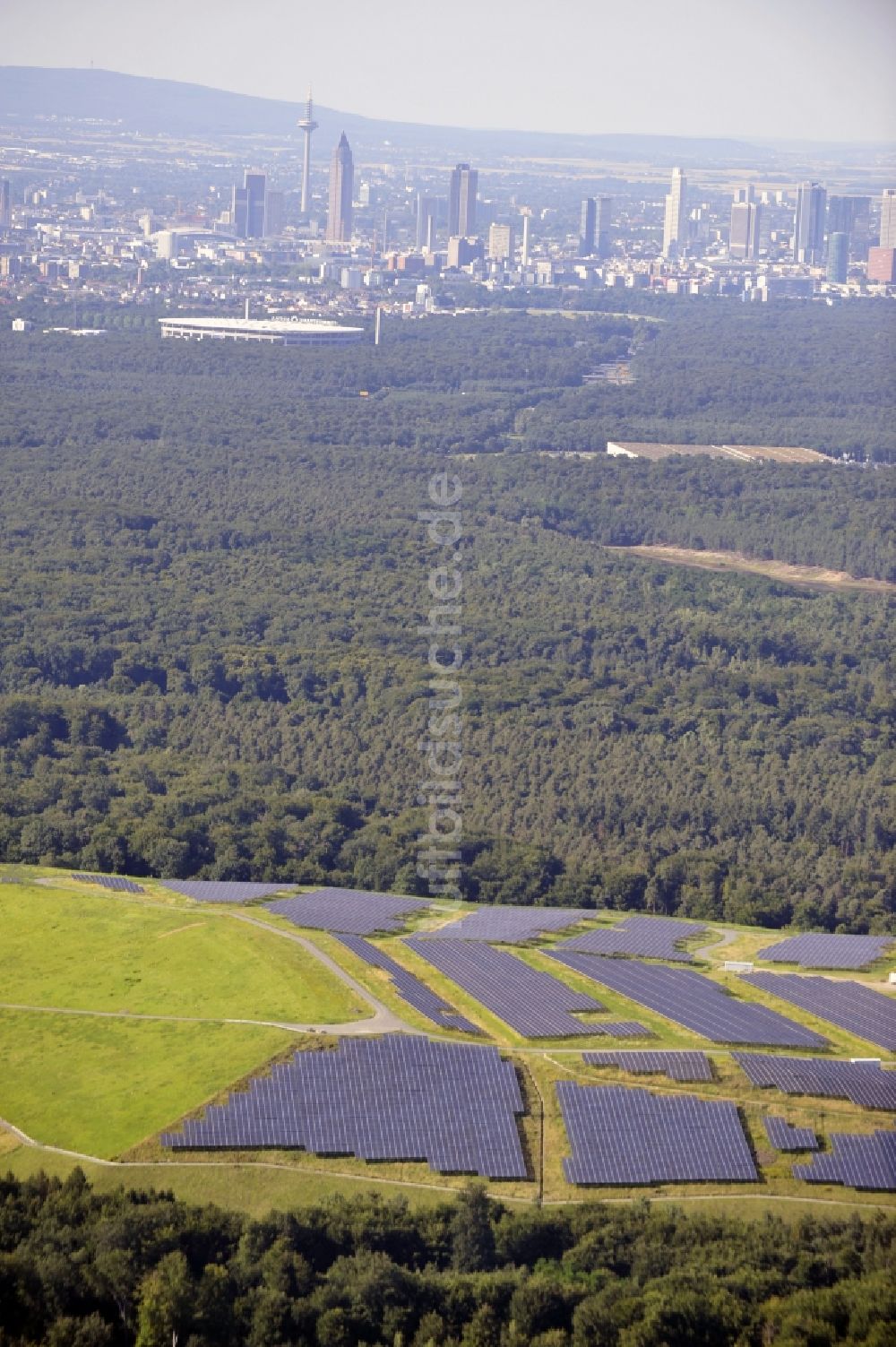 Luftaufnahme Dreieich OT Buchschlag - Photovoltaikanlage / Solarkraftwerk auf der ehemaligen Hausmülldeponie Buchschlag bei Dreieich OT Buchschlag im Bundesland Hessen