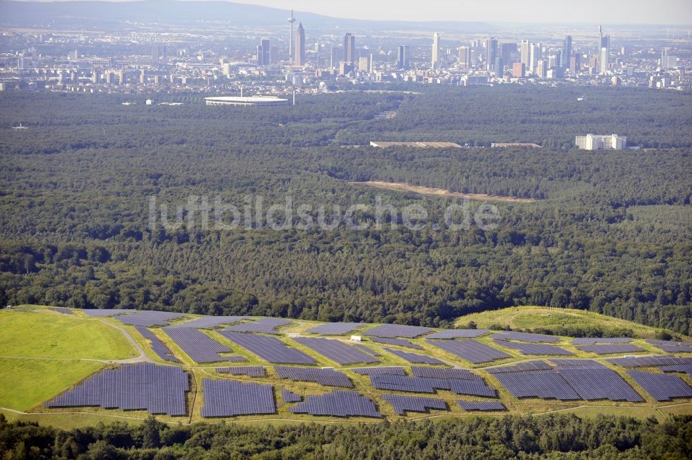 Luftbild Dreieich OT Buchschlag - Photovoltaikanlage / Solarkraftwerk auf der ehemaligen Hausmülldeponie Buchschlag bei Dreieich OT Buchschlag im Bundesland Hessen