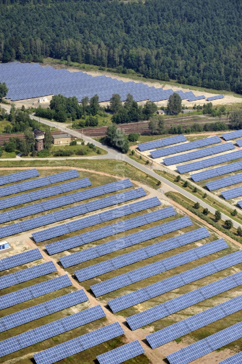 Horka aus der Vogelperspektive: Photovoltaikanlage / Solarkraftwerk in Horka im Bundesland Sachsen