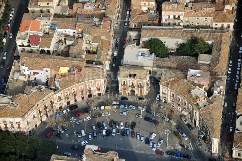 Luftaufnahme Catania Sizilien - Piazza Dante in Catania auf Sizilien in Italien