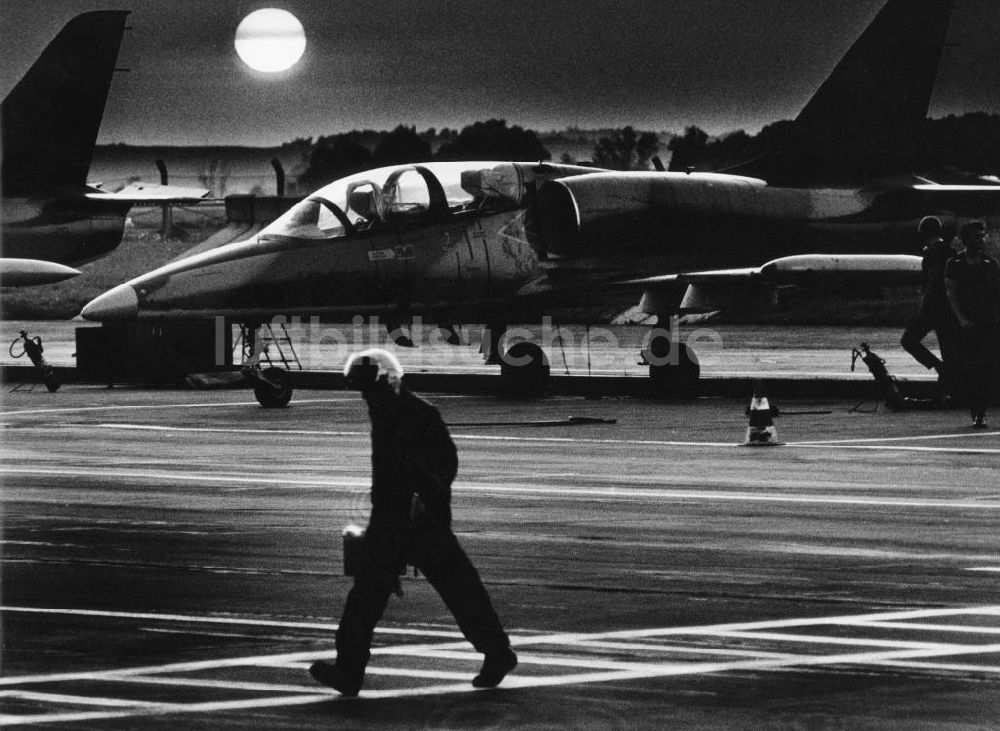 Peenemünde von oben - Pilot und Militärflugzeug auf dem Militärflughafen Peenemünde auf Usedom in Mecklenburg-Vorpommern