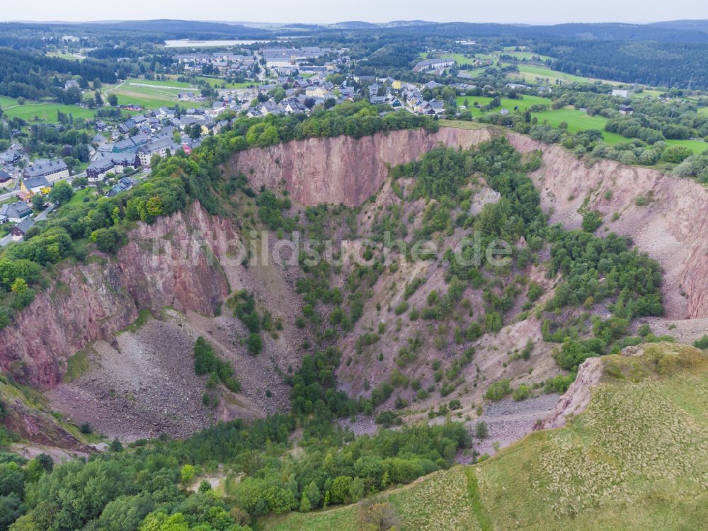 Altenberg von oben - Pingenbruch- Krater Altenberger Pinge in Altenberg im Bundesland Sachsen, Deutschland