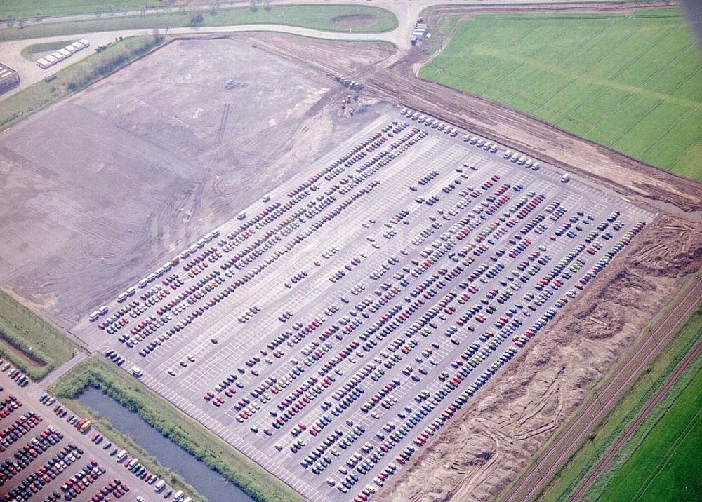 Luftbild Etzin / Brandenburg - PKW-Auslieferungslager im Gewerbegebiet Etzin bei Tremmen in Brandenburg