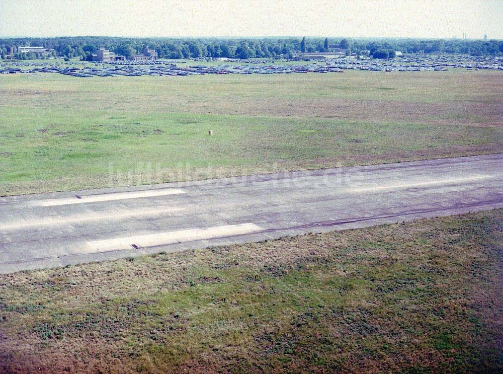 Luftbild Brandenburg / havel - PKW-Halden auf dem ehem. Flugplatz Brandenburg / Havel.