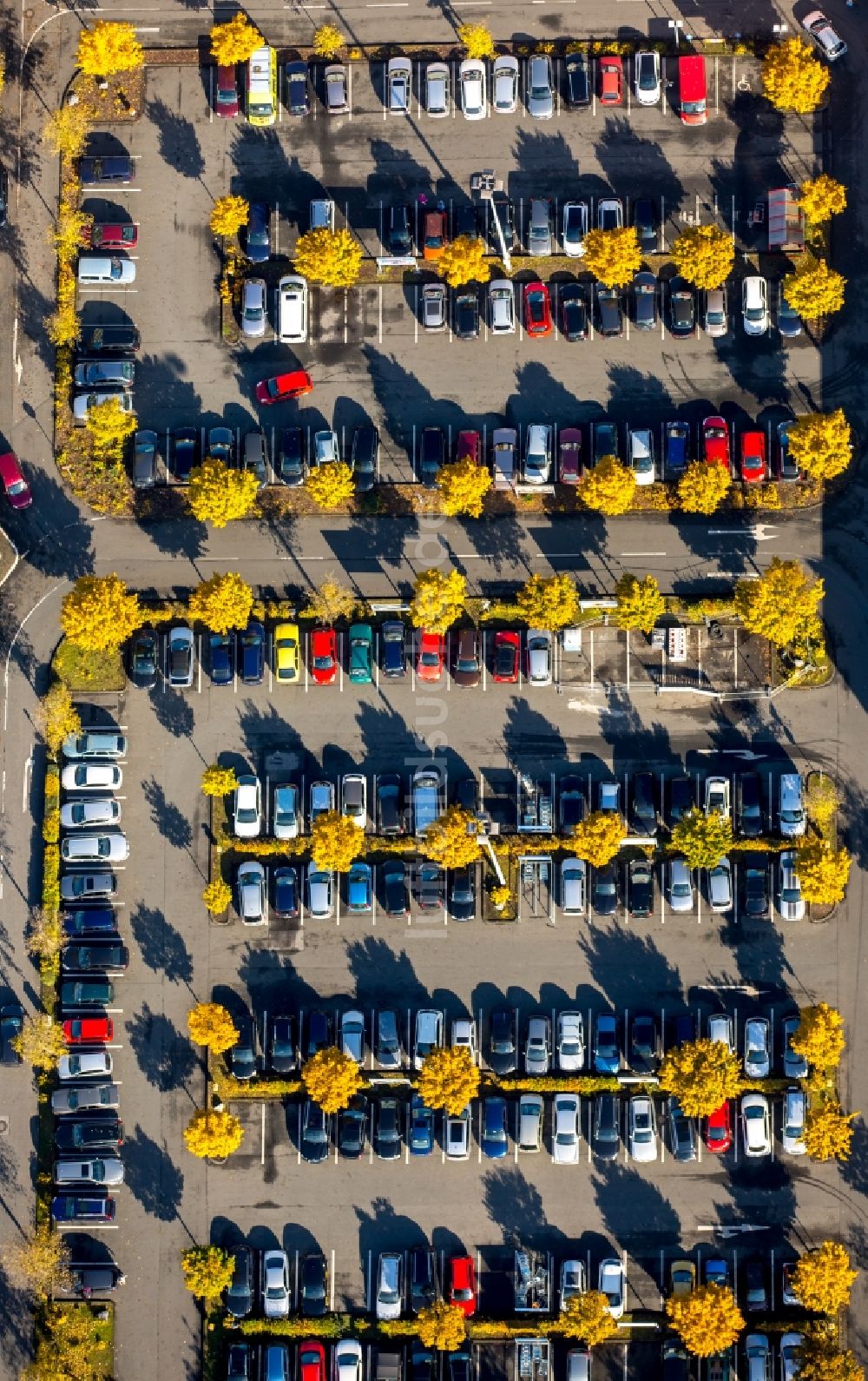 Luftbild Essen - Pkw- und Kraftfahrzeug- Parkplatz- Fläche in Essen im Bundesland Nordrhein-Westfalen