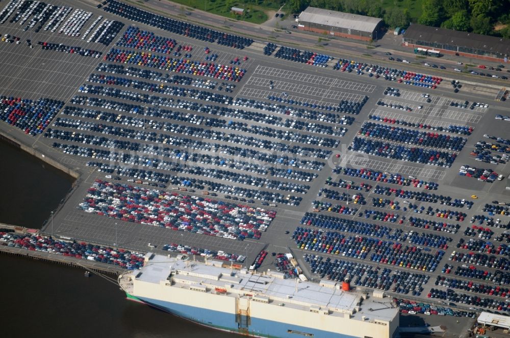 Luftaufnahme Bremen - PKW Verladung am Westpier in Bremen