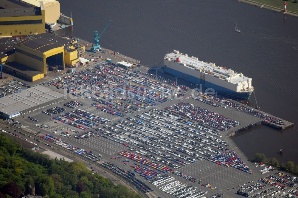 Luftaufnahme Bremen - PKW Verladung am Westpier in Bremen