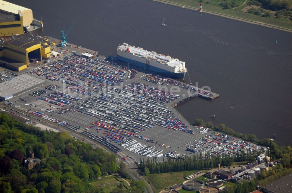 Bremen von oben - PKW Verladung am Westpier in Bremen