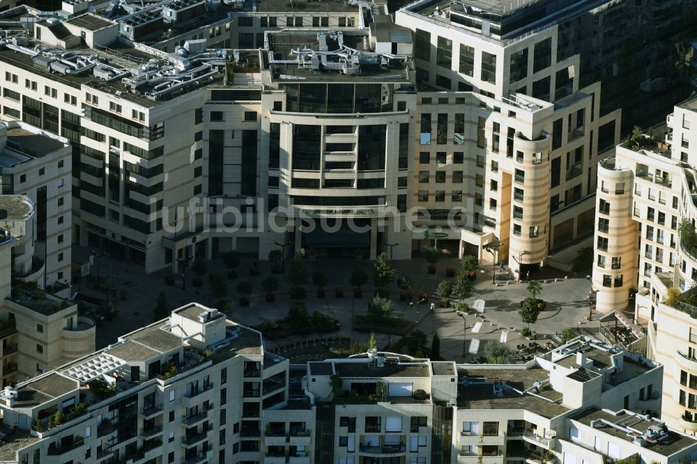 Levallois-Perret von oben - Place Georges Pompidou im Innenstadt- Zentrum in Levallois-Perret in Ile-de-France, Frankreich