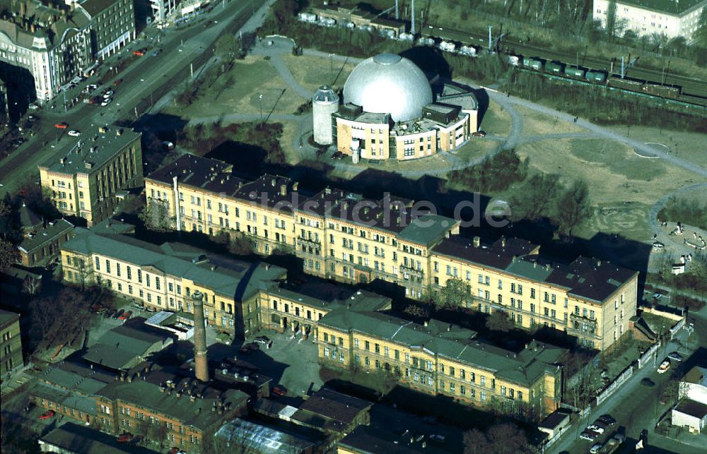 Luftaufnahme Berlin-Prenzlauer Berg - Planetarium Berlin-Prenzlauer-Berg (am Thälmannpark).