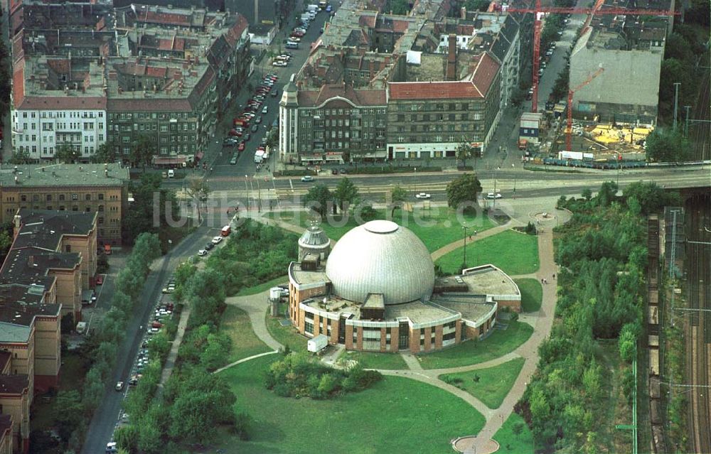 Luftbild Berlin-Prenzlauer Berg - Planetarium Berlin-Prenzlauer-Berg (am Thälmannpark).