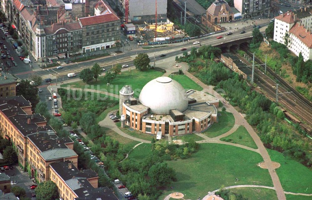 Luftaufnahme Berlin-Prenzlauer Berg - Planetarium Berlin-Prenzlauer-Berg (am Thälmannpark).