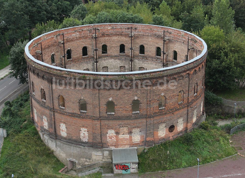 Luftbild Halle (Saale) - Planetarium- Gebäude im alten Gasometer in Halle (Saale) im Bundesland Sachsen-Anhalt, Deutschland