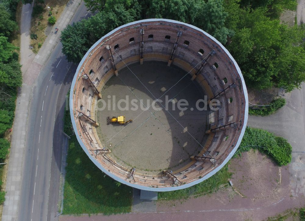 Luftbild Halle (Saale) - Planetarium- Gebäude im alten Gasometer in Halle (Saale) im Bundesland Sachsen-Anhalt, Deutschland