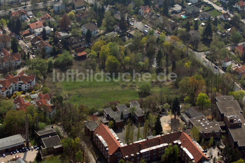 Berlin aus der Vogelperspektive: Planungs- und Baufläche für Einfamilienhäuser an der Frohnauer Strasse in 13467 Berlin