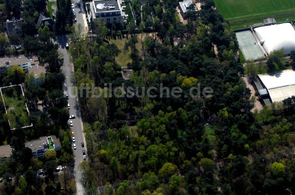 Berlin von oben - Planungs- und Baufläche für Einfamilienhäuser am Goldfinkweg 2 in 14195 Berlin