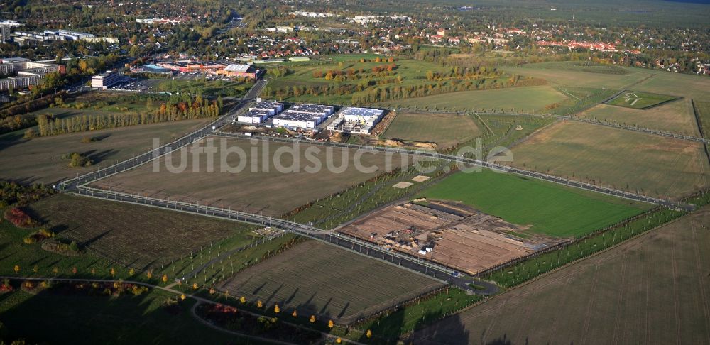 Berlin Treptow-Köpenick aus der Vogelperspektive: Planungs- und Entwicklungsgebiet mit erschlossenen Bauland entlang der Alexander-Meißner-Straße in Altglienicke im Bezirk Treptow-Köpenick von Berlin