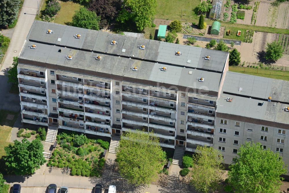 Genthin von oben - Plattenbau in Genthin im Bundesland Sachsen-Anhalt