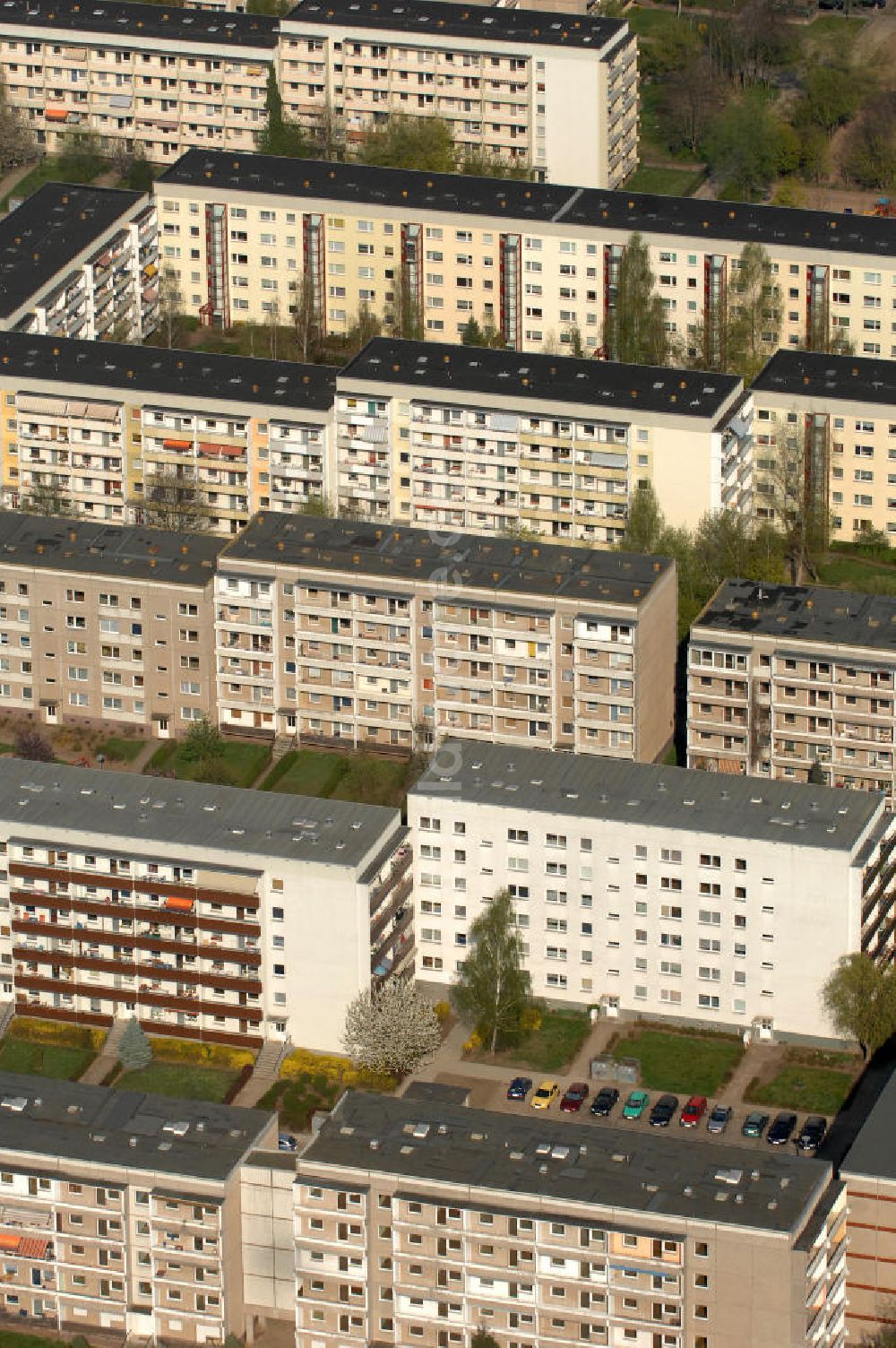 Magdeburg aus der Vogelperspektive: Plattenbau in der Hans-Grade-Straße in Magdeburg Olvenstedt