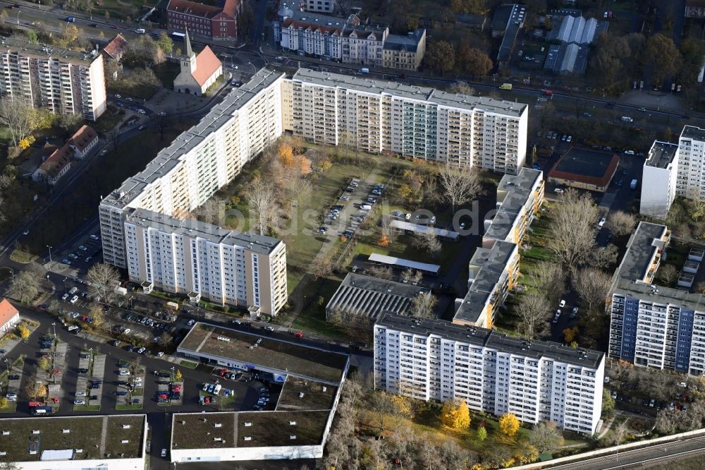 Luftbild Berlin - Plattenbau- Hochhaus- Wohnsiedlung Alfred-Kowalke-Straße - Franz-Mett-Straße im Ortsteil Lichtenberg in Berlin, Deutschland