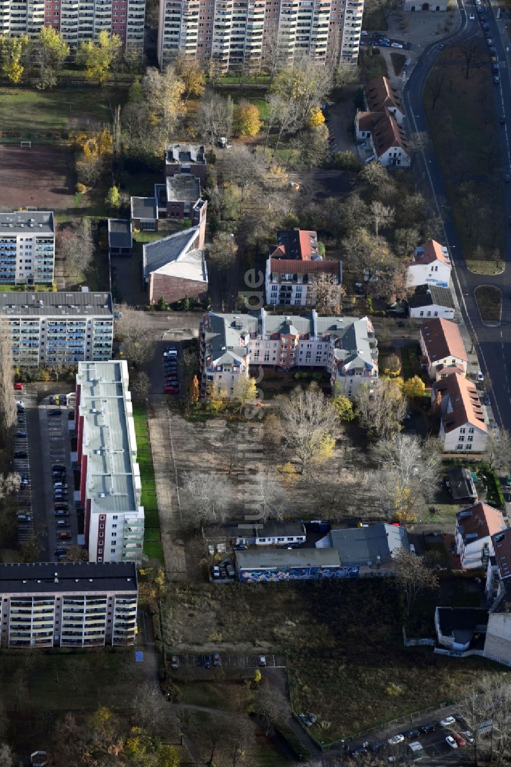 Luftbild Berlin - Plattenbau- Hochhaus- Wohnsiedlung Alfred-Kowalke-Straße - Massower Straße - Kurze Straße im Ortsteil Lichtenberg in Berlin, Deutschland