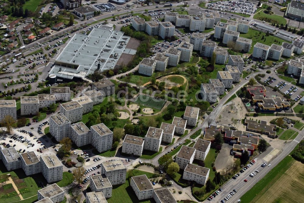 Luftbild Auxerre - Plattenbau- Hochhaus- Wohnsiedlung in Auxerre in Bourgogne Franche-Comté, Frankreich