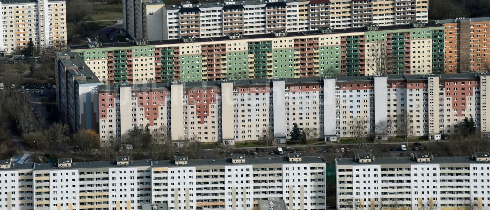 Luftaufnahme Magdeburg - Plattenbau- Hochhaus- Wohnsiedlung Barleber Straße im Ortsteil Neustädter See in Magdeburg im Bundesland Sachsen-Anhalt