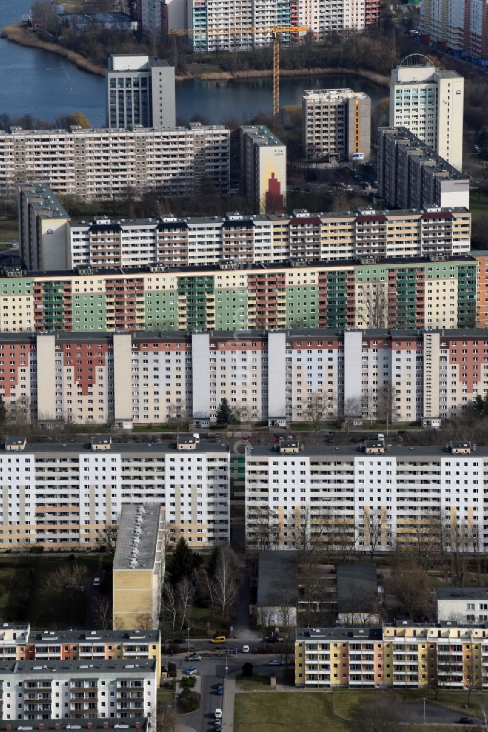 Magdeburg aus der Vogelperspektive: Plattenbau- Hochhaus- Wohnsiedlung Barleber Straße im Ortsteil Neustädter See in Magdeburg im Bundesland Sachsen-Anhalt