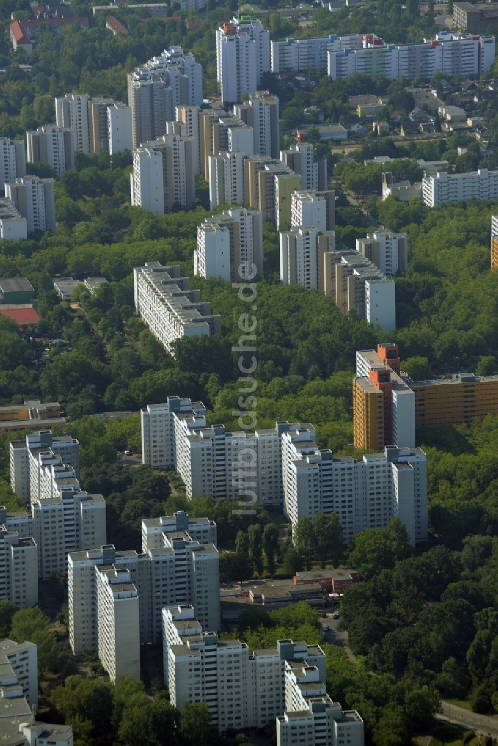 Berlin, Reinickendorf von oben - Plattenbau- Hochhaus- Wohnsiedlung in Berlin, Reinickendorf im Bundesland Berlin