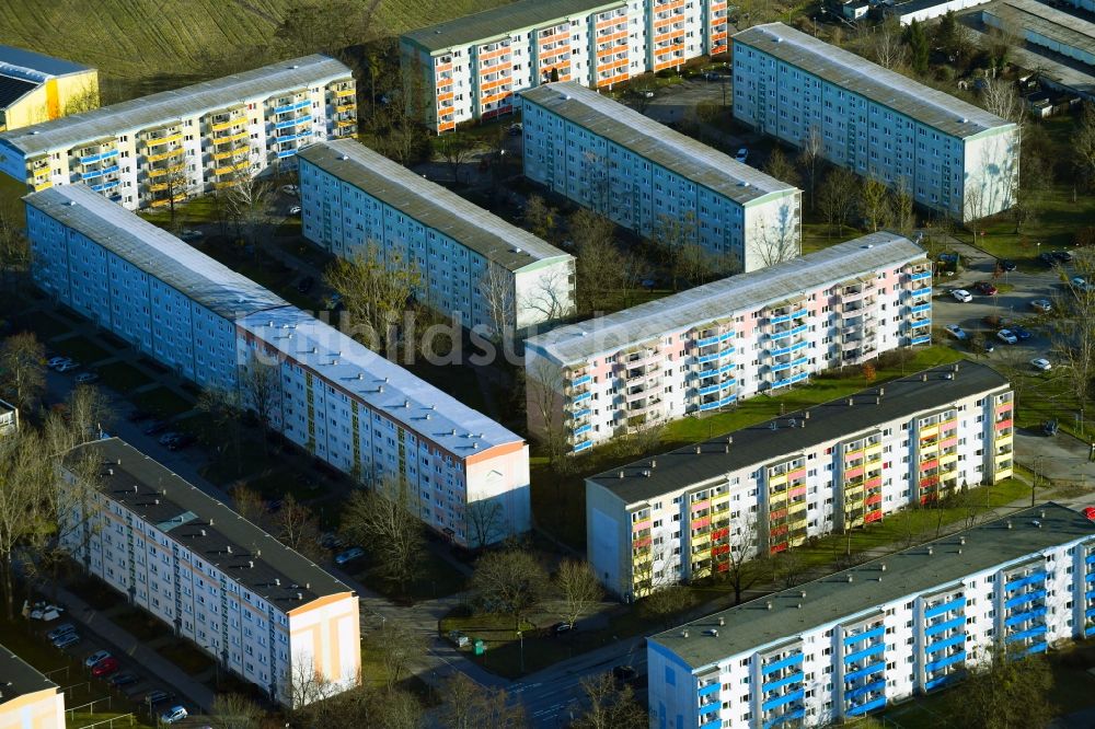 Teltow aus der Vogelperspektive: Plattenbau- Hochhaus- Wohnsiedlung Bodestraße in Teltow im Bundesland Brandenburg, Deutschland