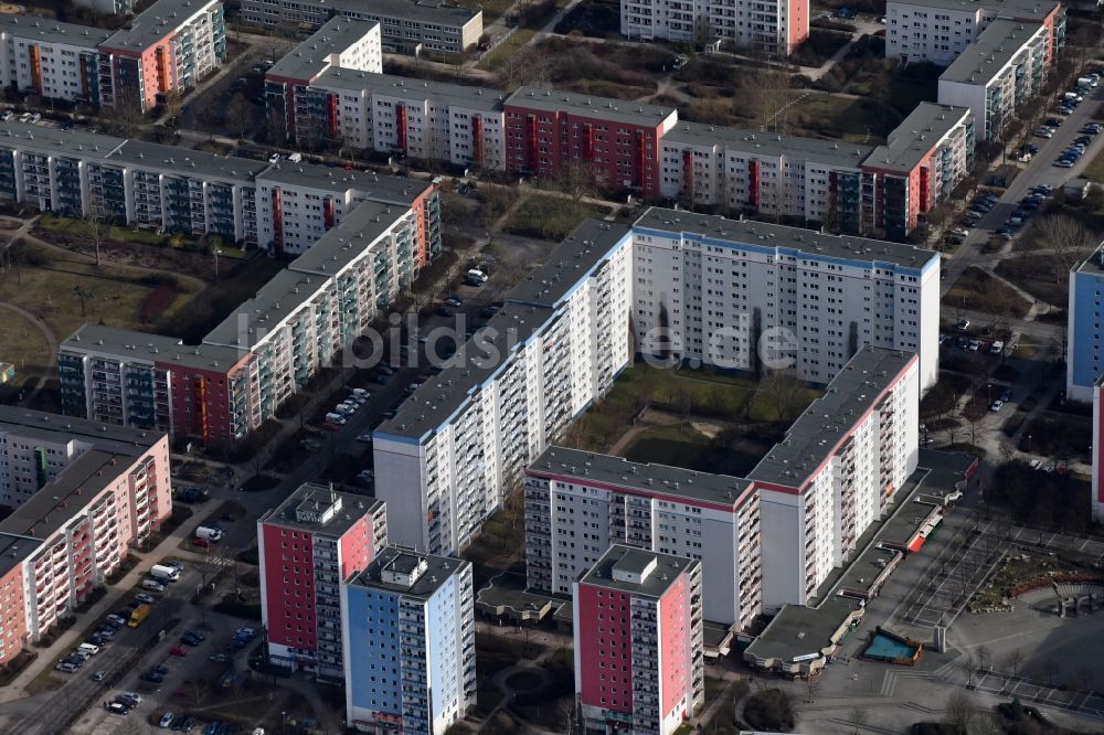 Berlin von oben - Plattenbau- Hochhaus- Wohnsiedlung Cecilienstraße - Cecilienplatz im Ortsteil Kaulsdorf in Berlin