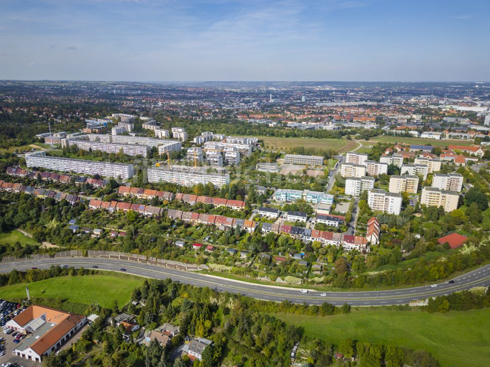 Luftbild Dresden - Plattenbau- Hochhaus- Wohnsiedlung in Dresden im Bundesland Sachsen, Deutschland