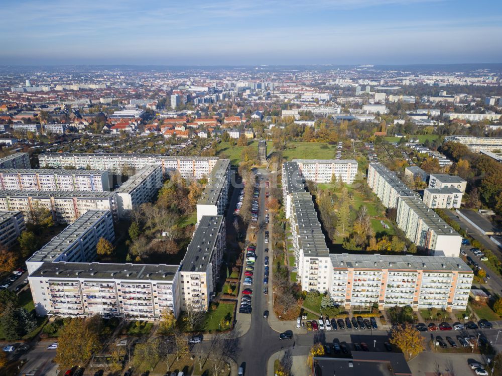 Luftbild Dresden - Plattenbau- Hochhaus- Wohnsiedlung in Dresden im Bundesland Sachsen, Deutschland