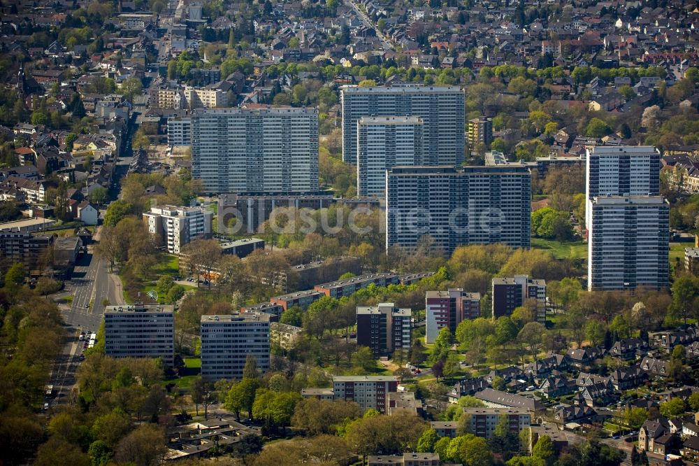 Duisburg, Homberg von oben - Plattenbau- Hochhaus- Wohnsiedlung in Duisburg im Bundesland Nordrhein-Westfalen