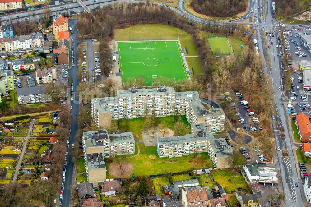 Luftaufnahme Herne - Plattenbau- Hochhaus- Wohnsiedlung Emscherstraße im Ortsteil Wanne-Eickel in Herne im Bundesland Nordrhein-Westfalen