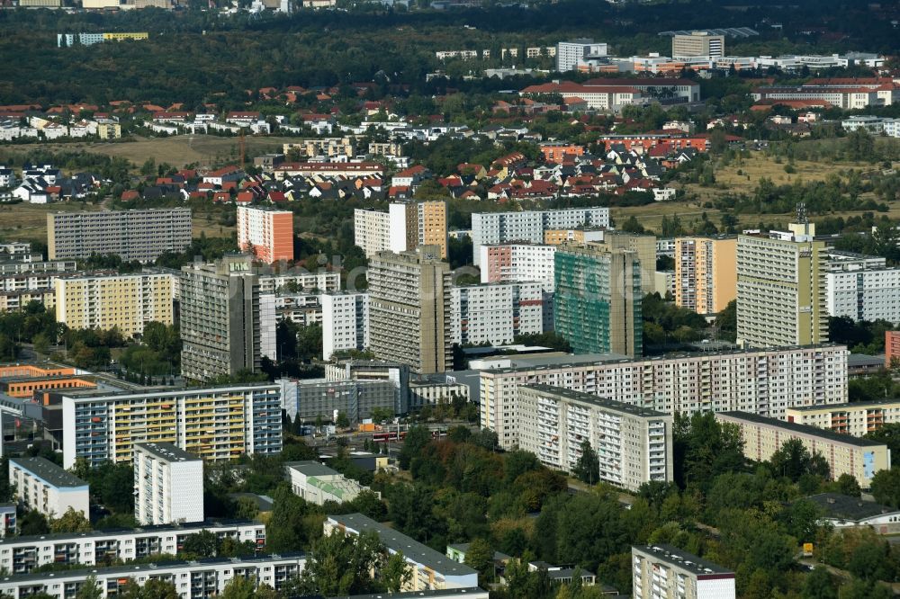 Luftbild Halle (Saale) - Plattenbau- Hochhaus- Wohnsiedlung entlang der Albert-Einstein-Straße in Halle (Saale) im Bundesland Sachsen-Anhalt