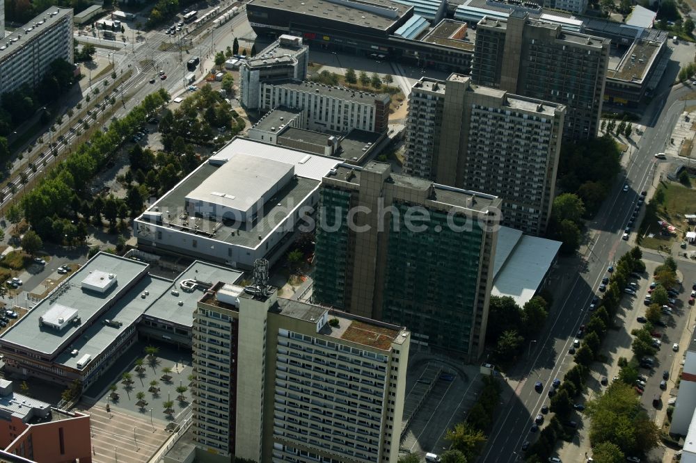 Halle (Saale) von oben - Plattenbau- Hochhaus- Wohnsiedlung entlang der Albert-Einstein-Straße in Halle (Saale) im Bundesland Sachsen-Anhalt