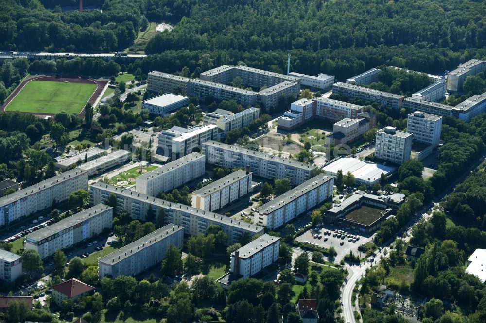 Luftbild Rüdersdorf - Plattenbau- Hochhaus- Wohnsiedlung entlang der Straße Friedrich-Engels-Ring in Rüdersdorf im Bundesland Brandenburg