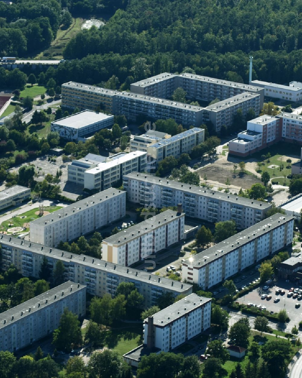 Luftaufnahme Rüdersdorf - Plattenbau- Hochhaus- Wohnsiedlung entlang der Straße Friedrich-Engels-Ring in Rüdersdorf im Bundesland Brandenburg