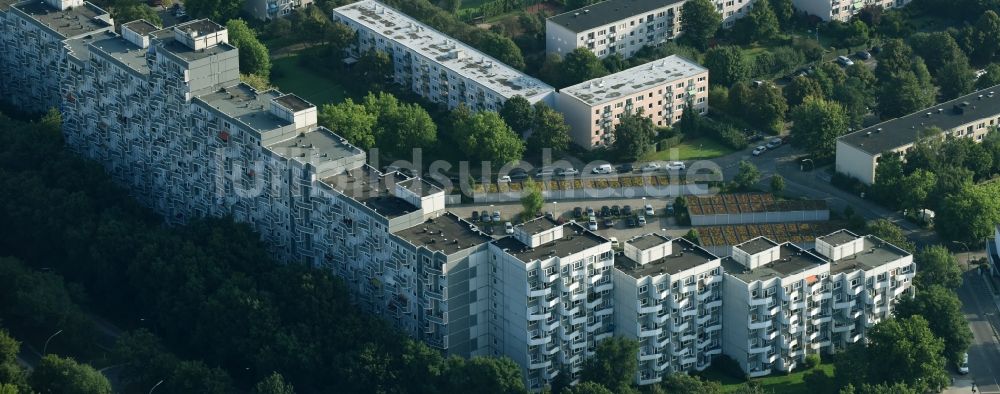 Luftbild Hamburg - Plattenbau- Hochhaus- Wohnsiedlung entlang den Straßen Immenbusch und Bornheide in Hamburg