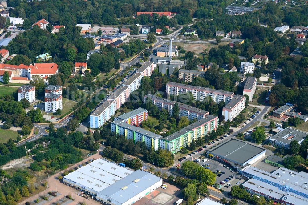 Finsterwalde aus der Vogelperspektive: Plattenbau- Hochhaus- Wohnsiedlung in Finsterwalde im Bundesland Brandenburg, Deutschland