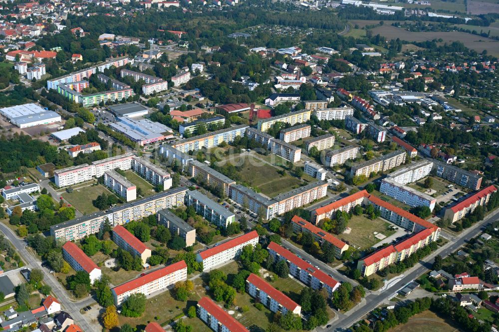 Luftaufnahme Finsterwalde - Plattenbau- Hochhaus- Wohnsiedlung in Finsterwalde im Bundesland Brandenburg, Deutschland