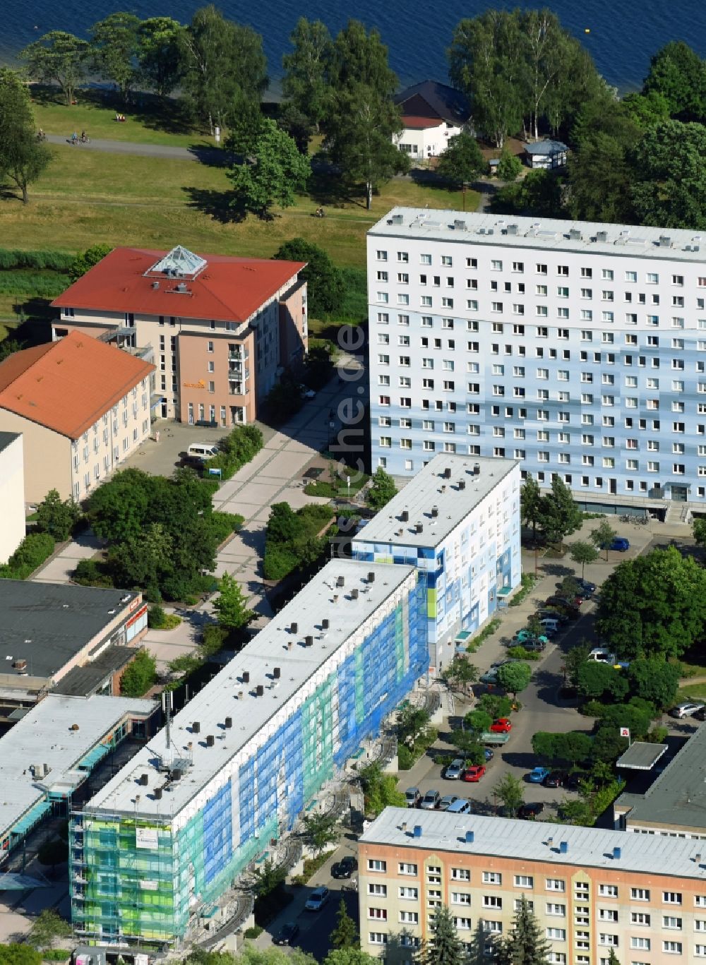 Luftbild Senftenberg - Plattenbau- Hochhaus- Wohnsiedlung an der Fischreiherstraße in Senftenberg im Bundesland Brandenburg, Deutschland