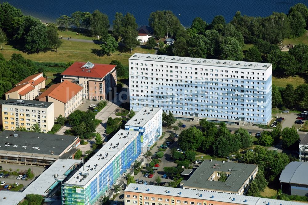 Luftaufnahme Senftenberg - Plattenbau- Hochhaus- Wohnsiedlung an der Fischreiherstraße in Senftenberg im Bundesland Brandenburg, Deutschland