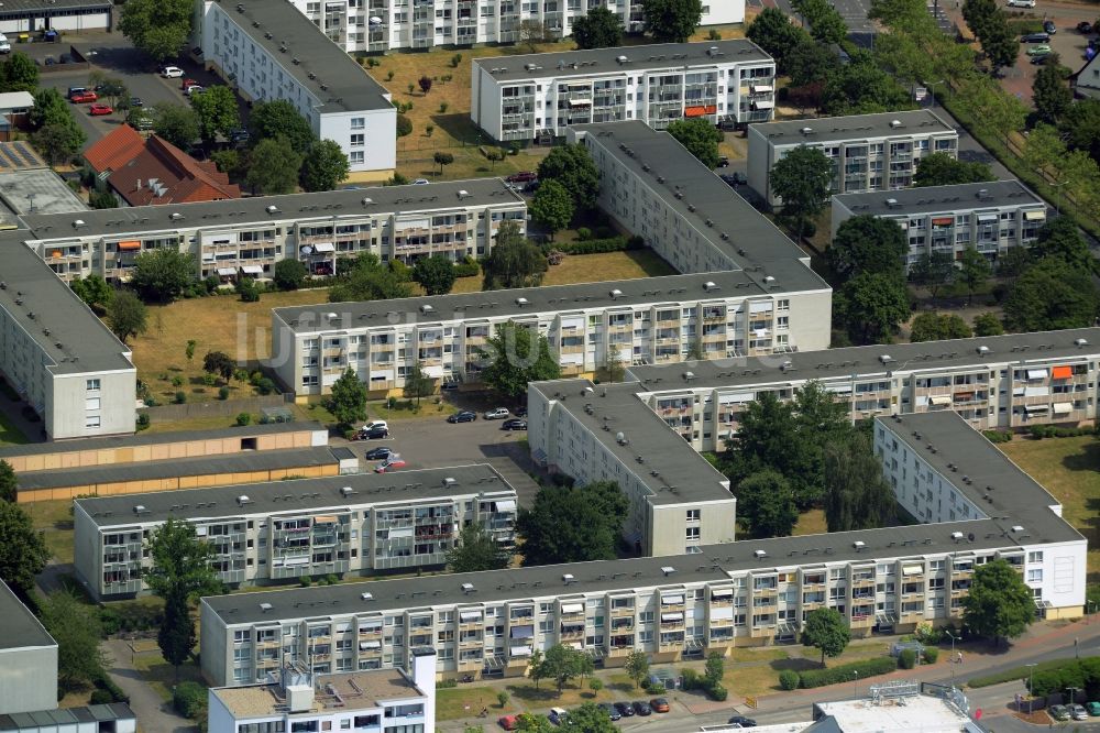 Garbsen von oben - Plattenbau- Hochhaus- Wohnsiedlung in Garbsen im Bundesland Niedersachsen