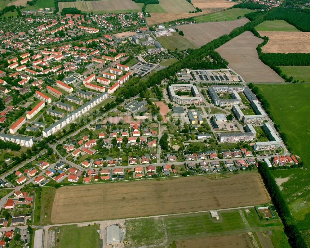 Gröditz aus der Vogelperspektive: Plattenbau- Hochhaus- Wohnsiedlung in Gröditz im Bundesland Sachsen, Deutschland