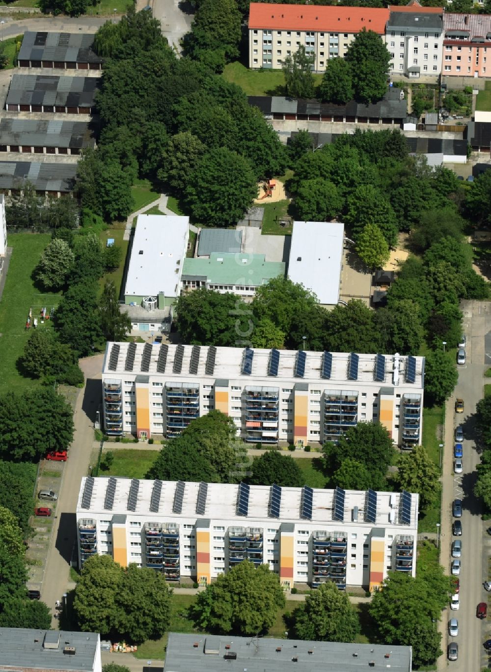 Luftbild Halberstadt - Plattenbau- Hochhaus- Wohnsiedlung in Halberstadt im Bundesland Sachsen-Anhalt