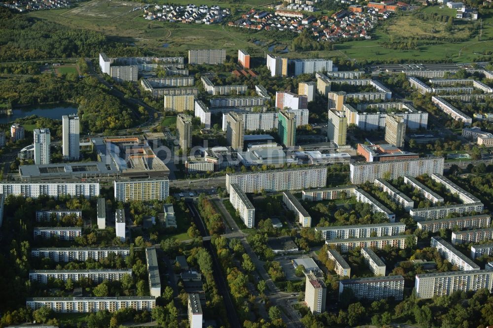 Halle (Saale) von oben - Plattenbau- Hochhaus- Wohnsiedlung in Halle-Neustadt in Halle (Saale) im Bundesland Sachsen-Anhalt