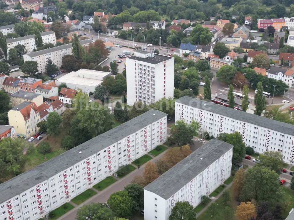 Luftaufnahme Halle (Saale) - Plattenbau- Hochhaus- Wohnsiedlung in Halle (Saale) im Bundesland Sachsen-Anhalt, Deutschland